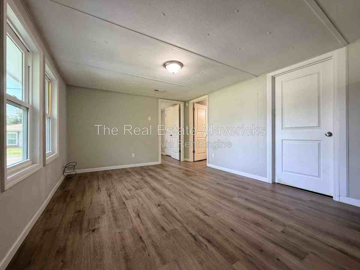 46 Trinity Rd #1 - Photo 3 of 10