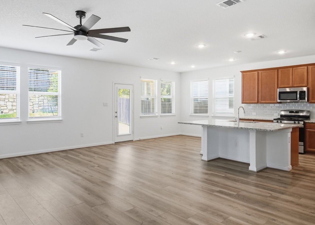 9206 Mccoy Pass - Photo 3 of 28