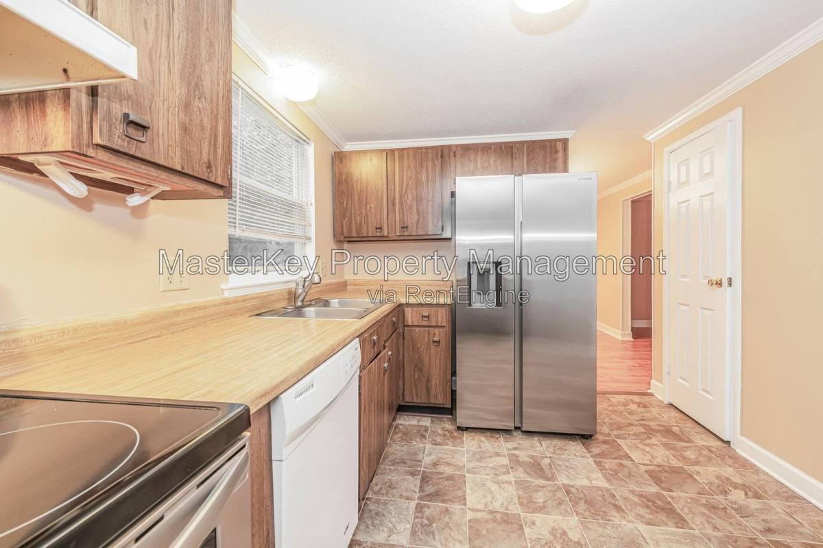 104 Castle Bay Ct - Photo 3 of 10