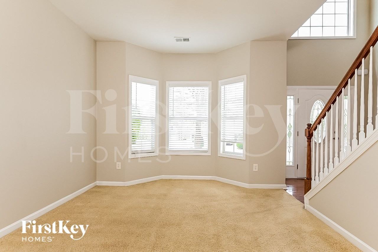 325 Madison Ave - Photo 6 of 15