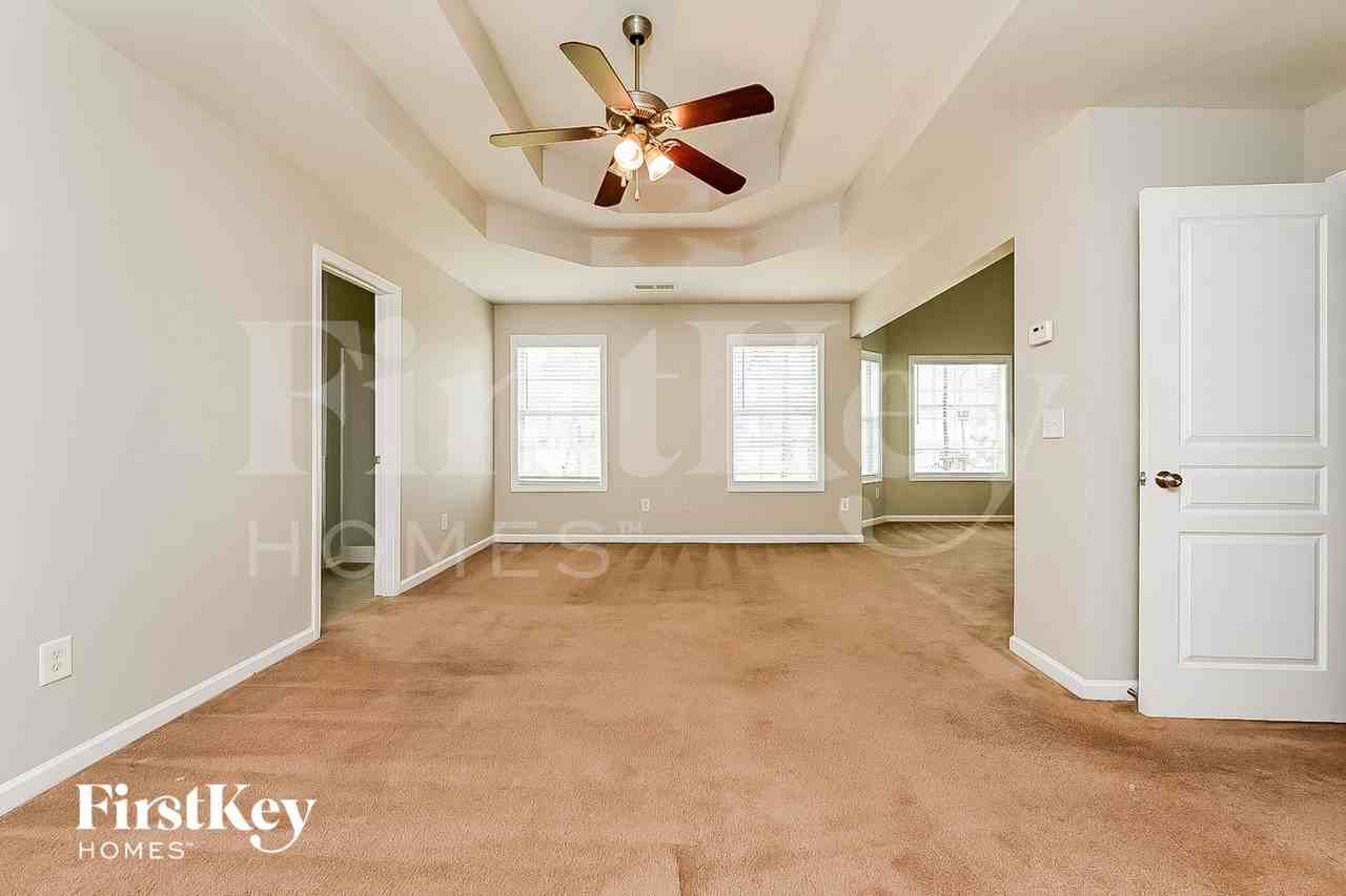 325 Madison Ave - Photo 7 of 15