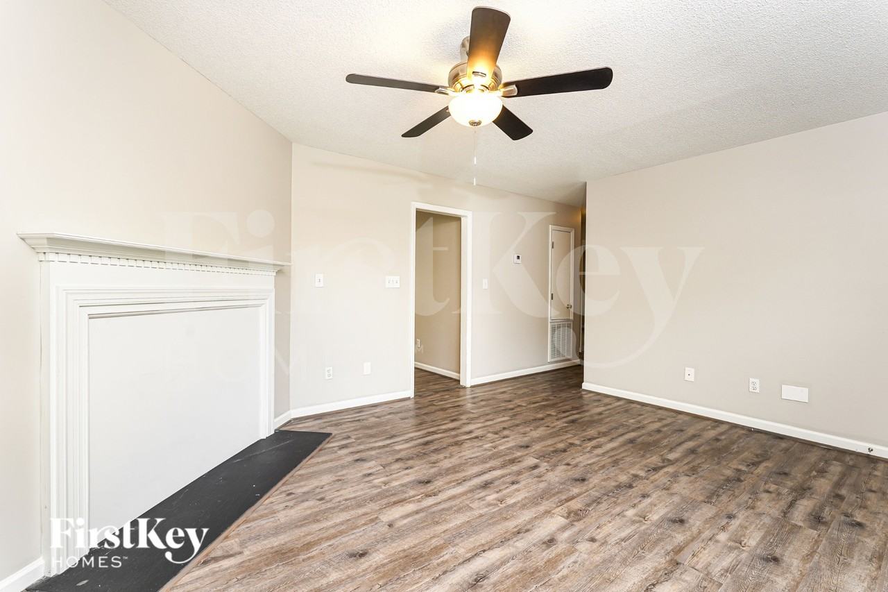 2200 Emerald Creek Ct - Photo 5 of 19