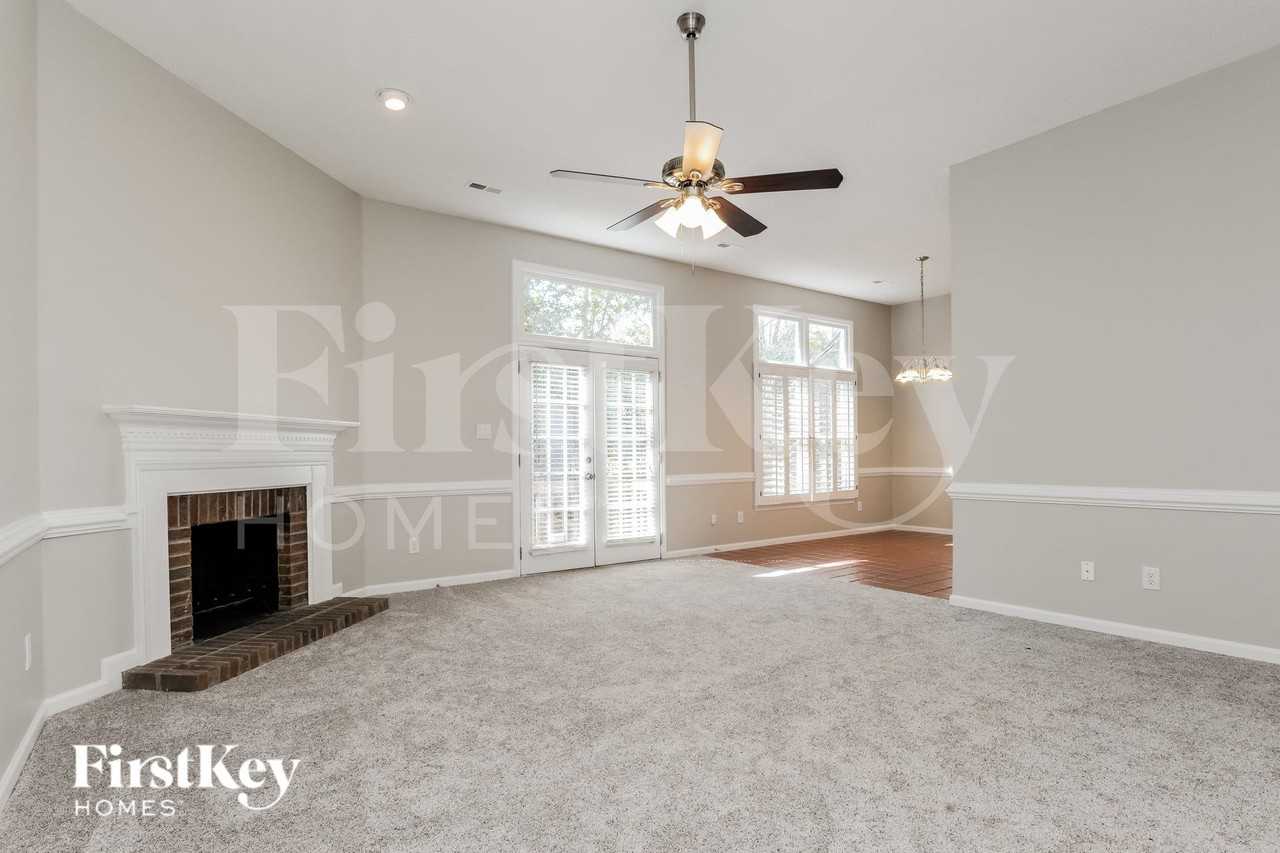 6223 Rosebriar Ln - Photo 4 of 15