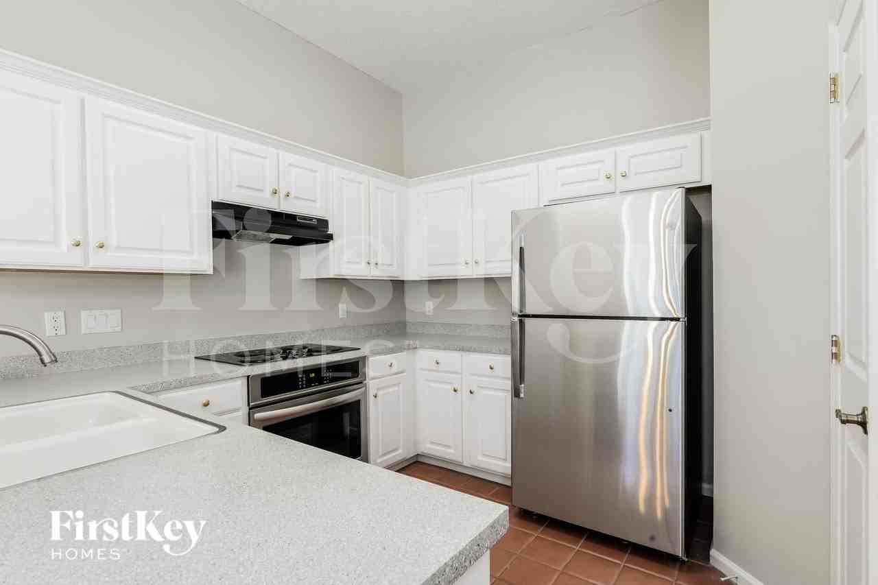6223 Rosebriar Ln - Photo 7 of 15