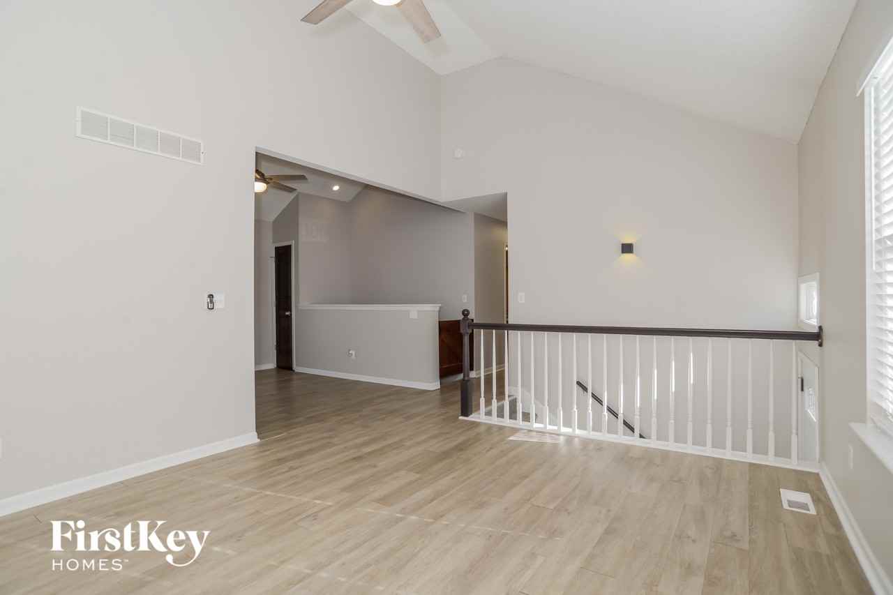 1106 Park Dr - Photo 3 of 15