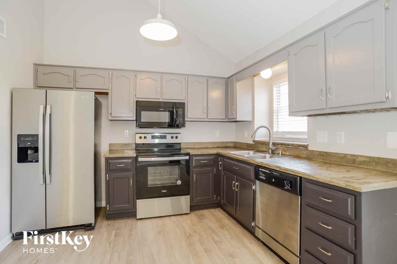 1106 Park Dr - Photo 4 of 15