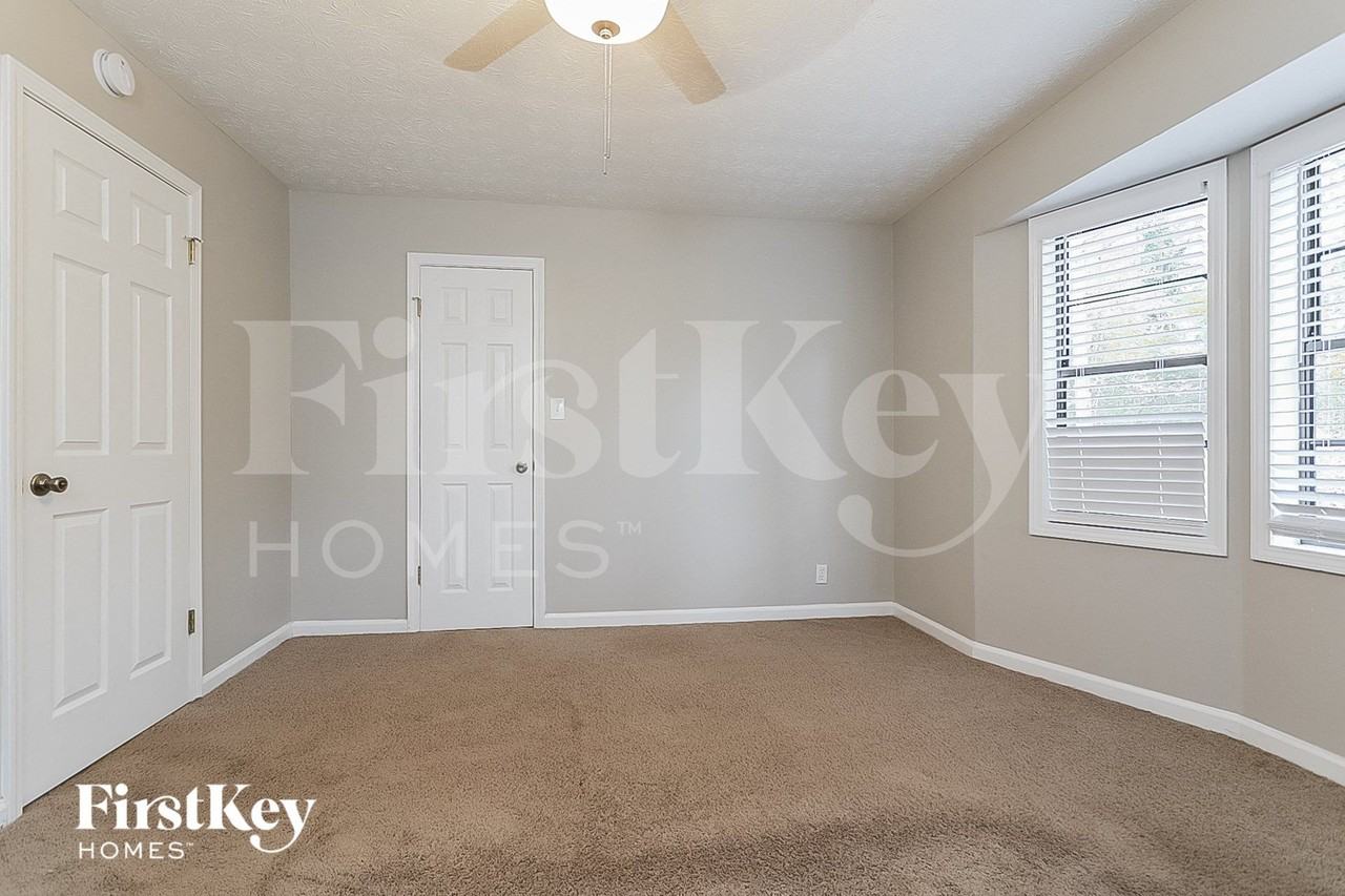2047 Lake Ridge Ter - Photo 7 of 15