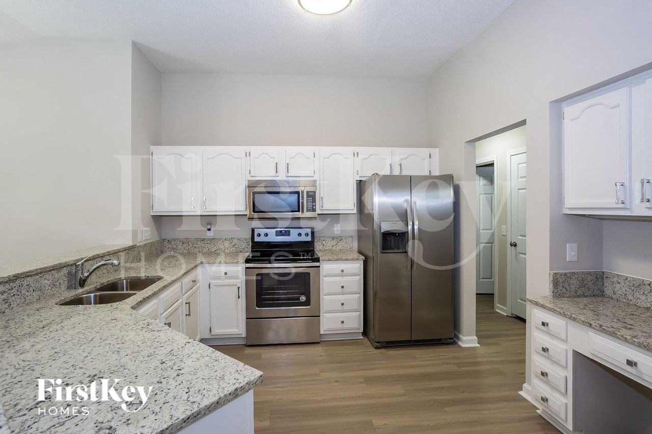 11226 Isthmus Ct - Photo 7 of 14