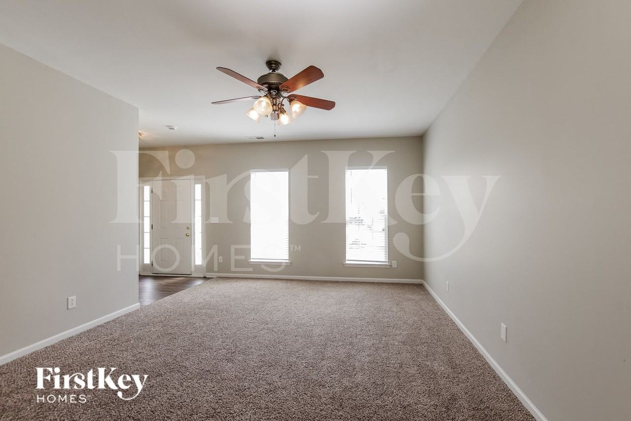 9201 Aloysia Ln - Photo 4 of 15