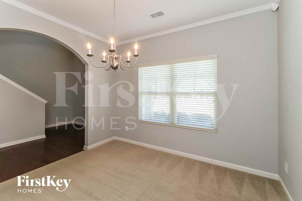 111 Westridge Cir - Photo 3 of 15