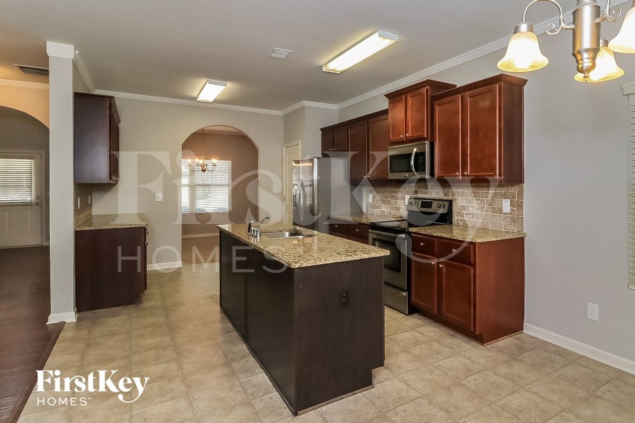 111 Westridge Cir - Photo 4 of 15