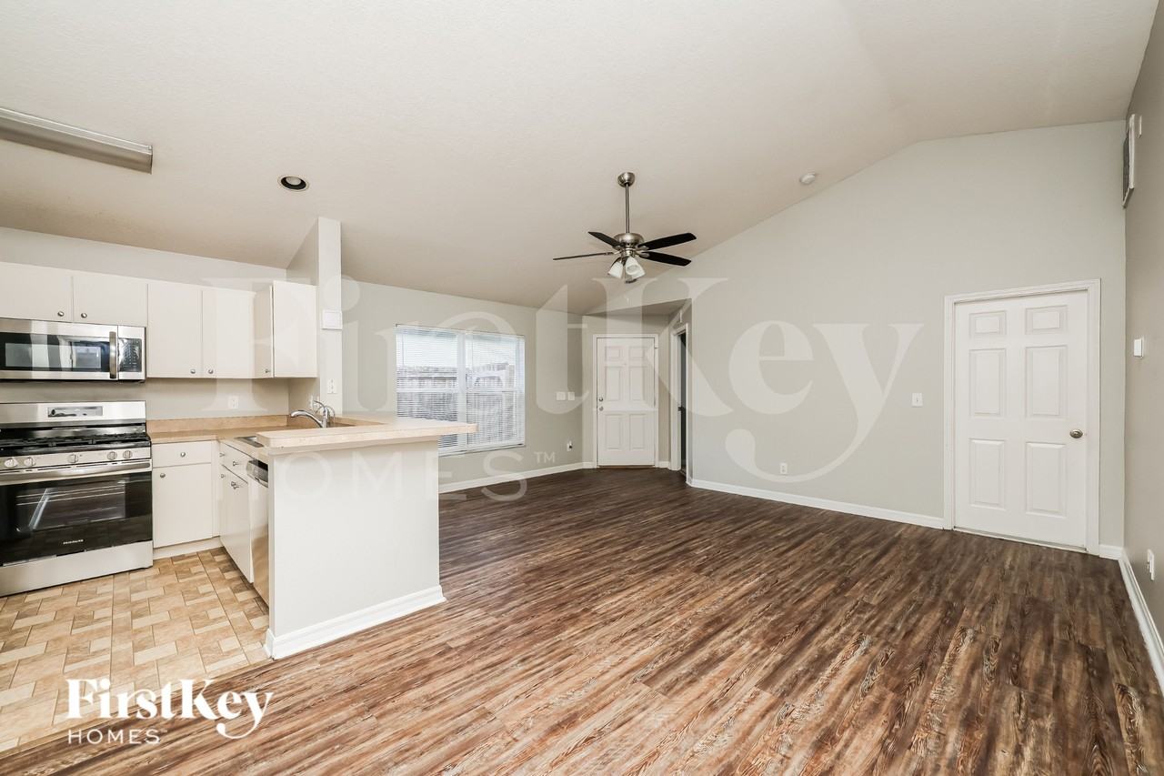 11133 Lakeside Vista Dr - Photo 2 of 19
