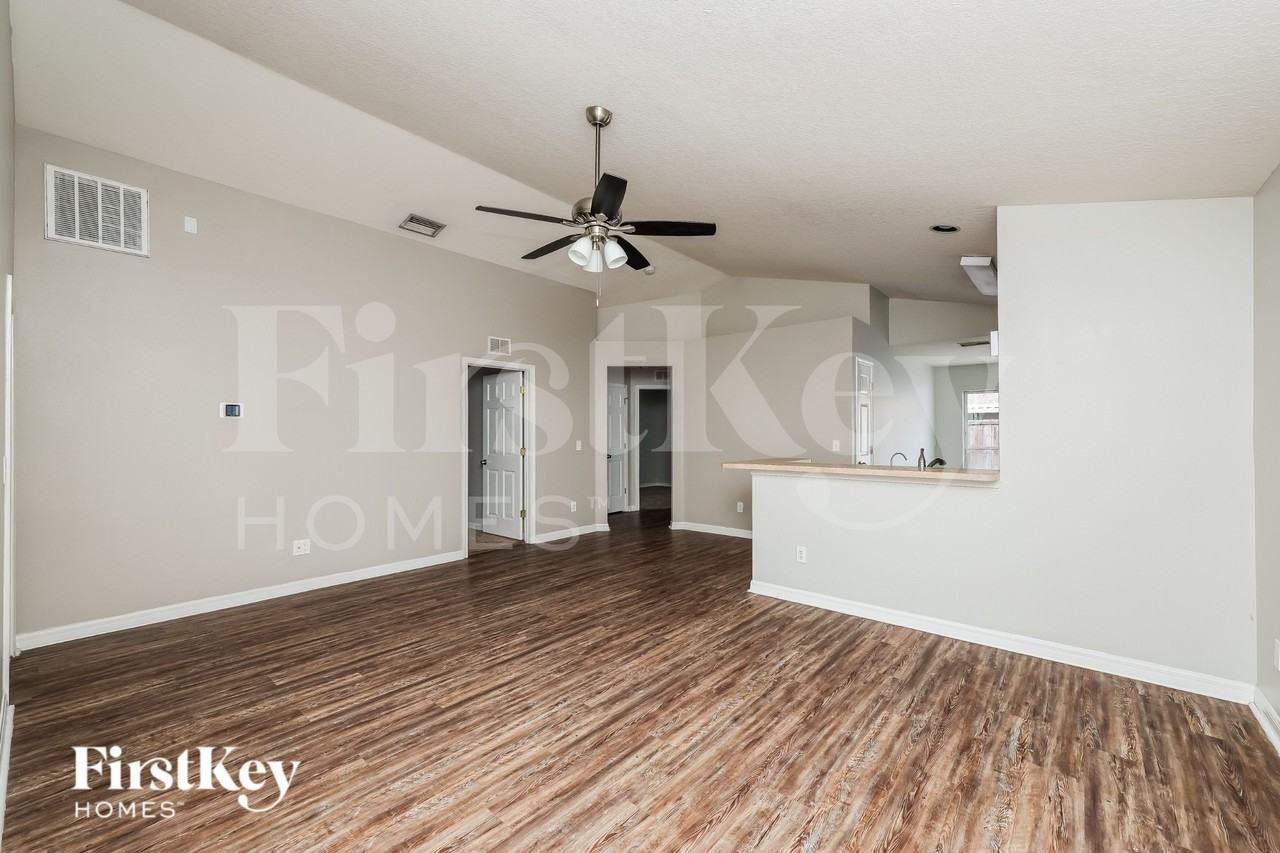 11133 Lakeside Vista Dr - Photo 3 of 19