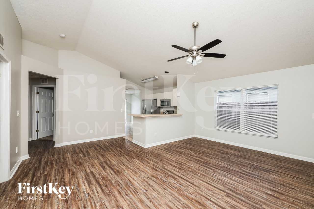 11133 Lakeside Vista Dr - Photo 5 of 19