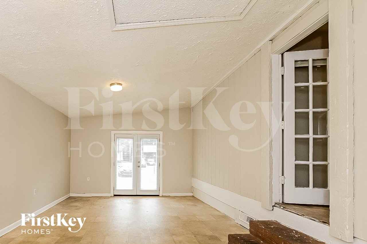 9075 Gatewood Dr - Photo 2 of 15