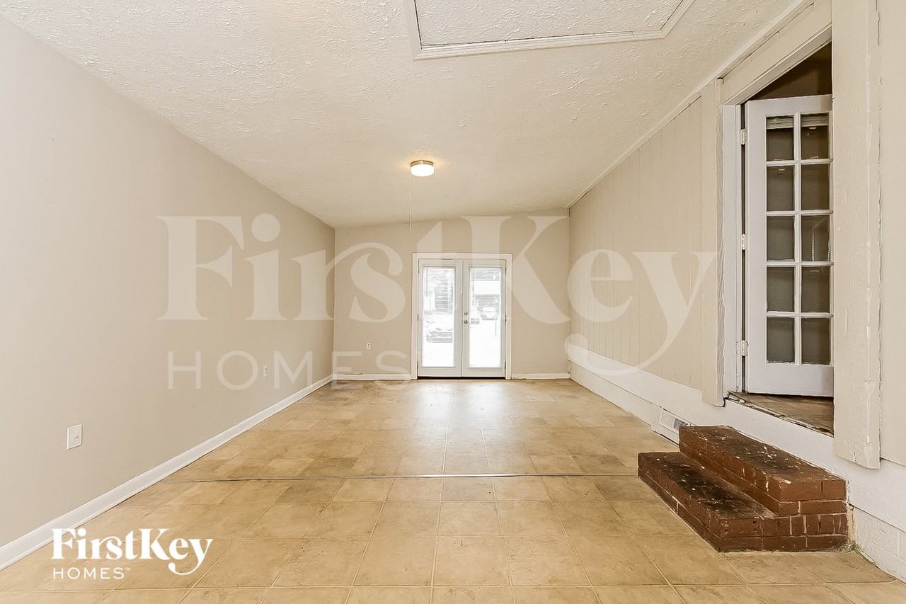 9075 Gatewood Dr - Photo 3 of 15
