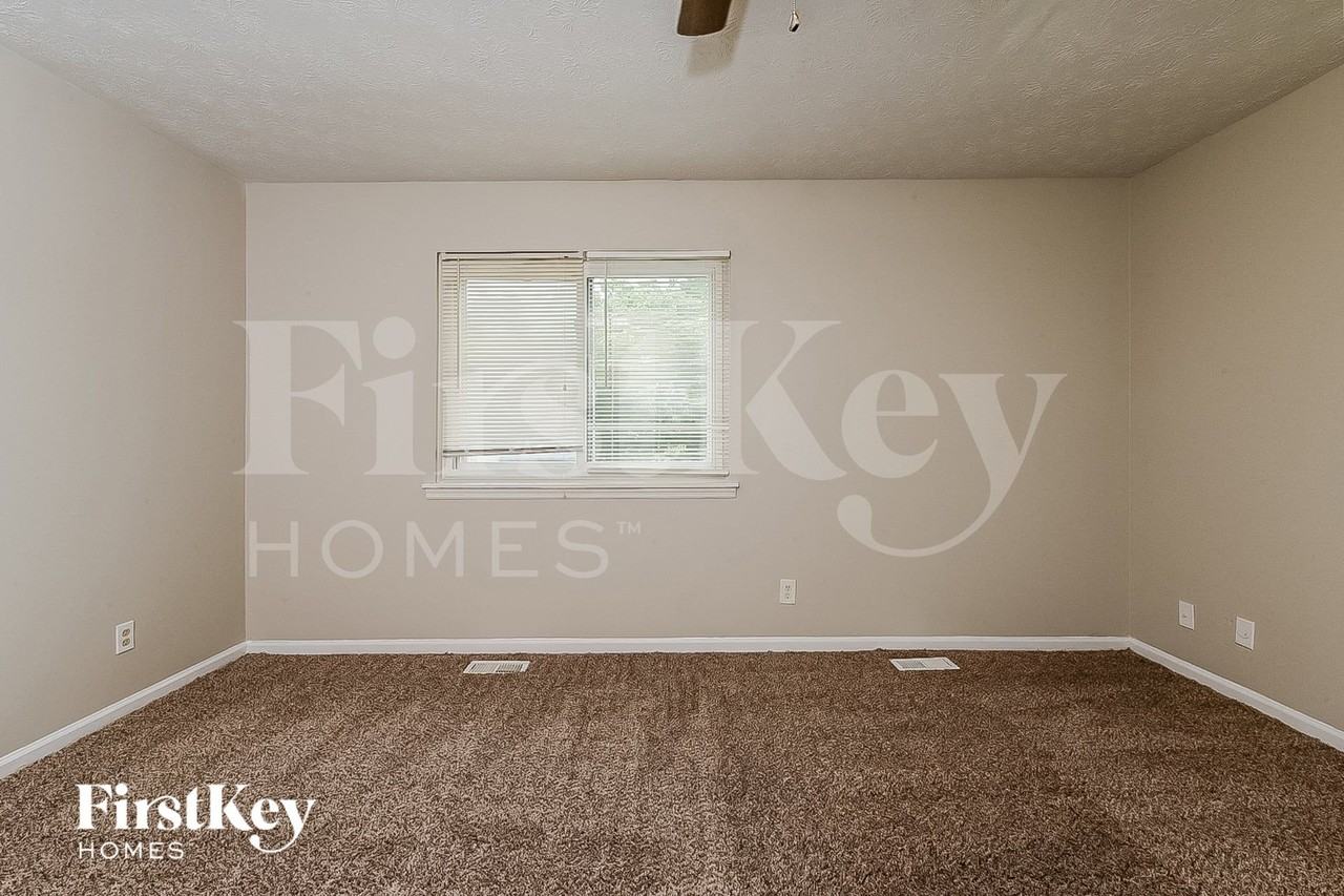 9075 Gatewood Dr - Photo 6 of 15