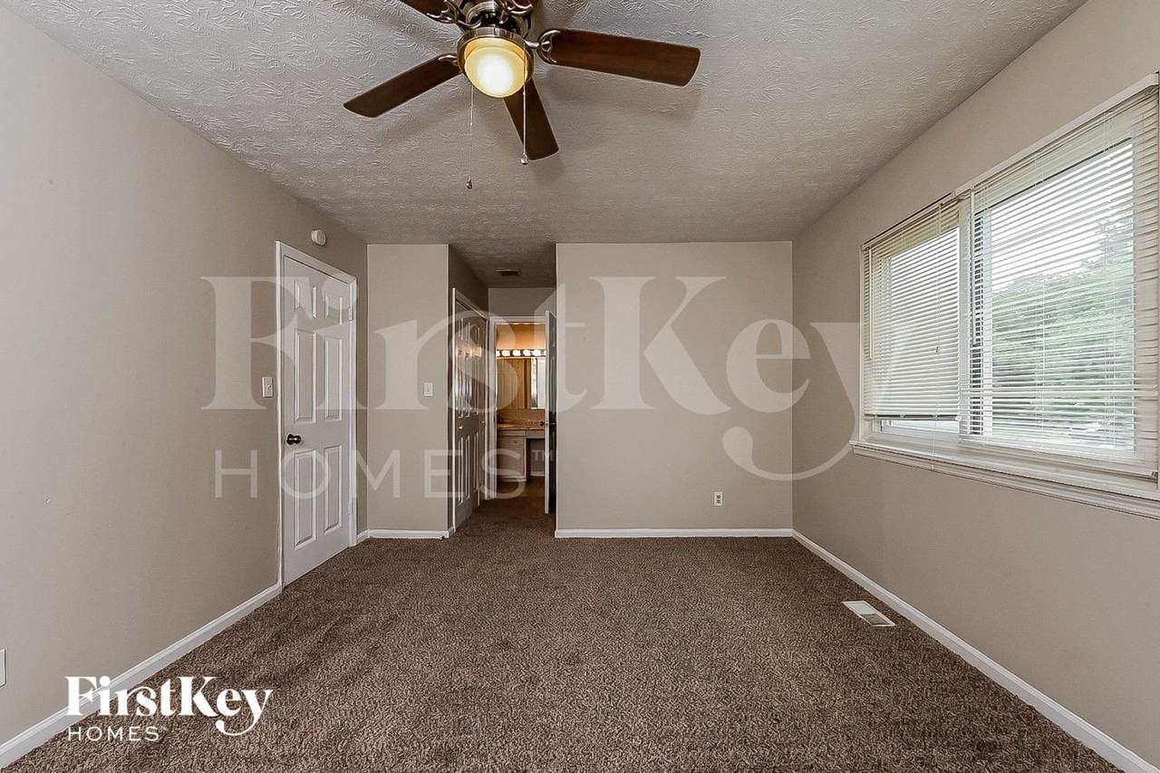 9075 Gatewood Dr - Photo 7 of 15