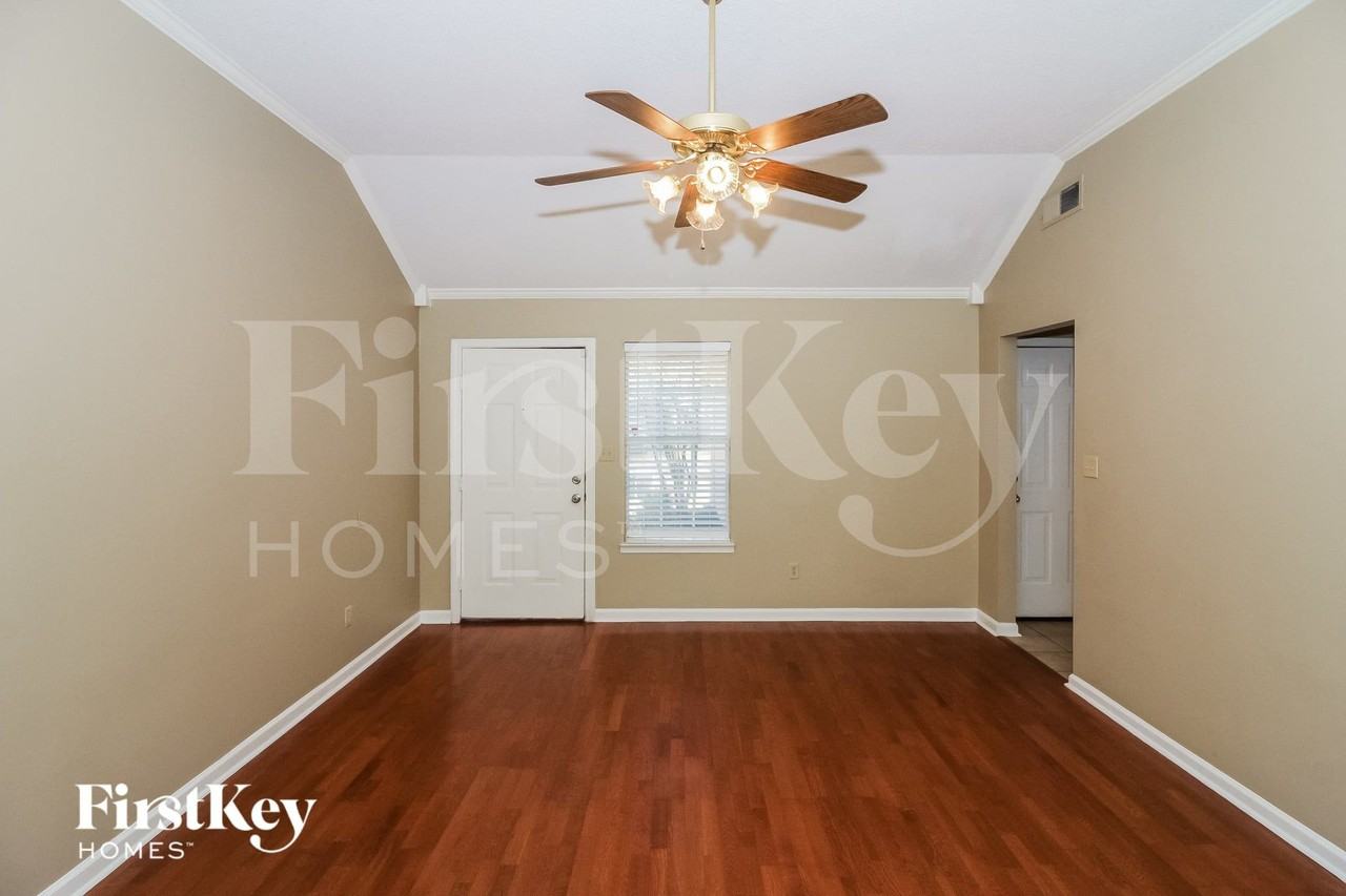 8954 Fulton Ln - Photo 3 of 15