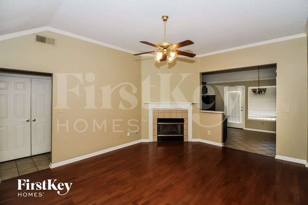 8954 Fulton Ln - Photo 4 of 15