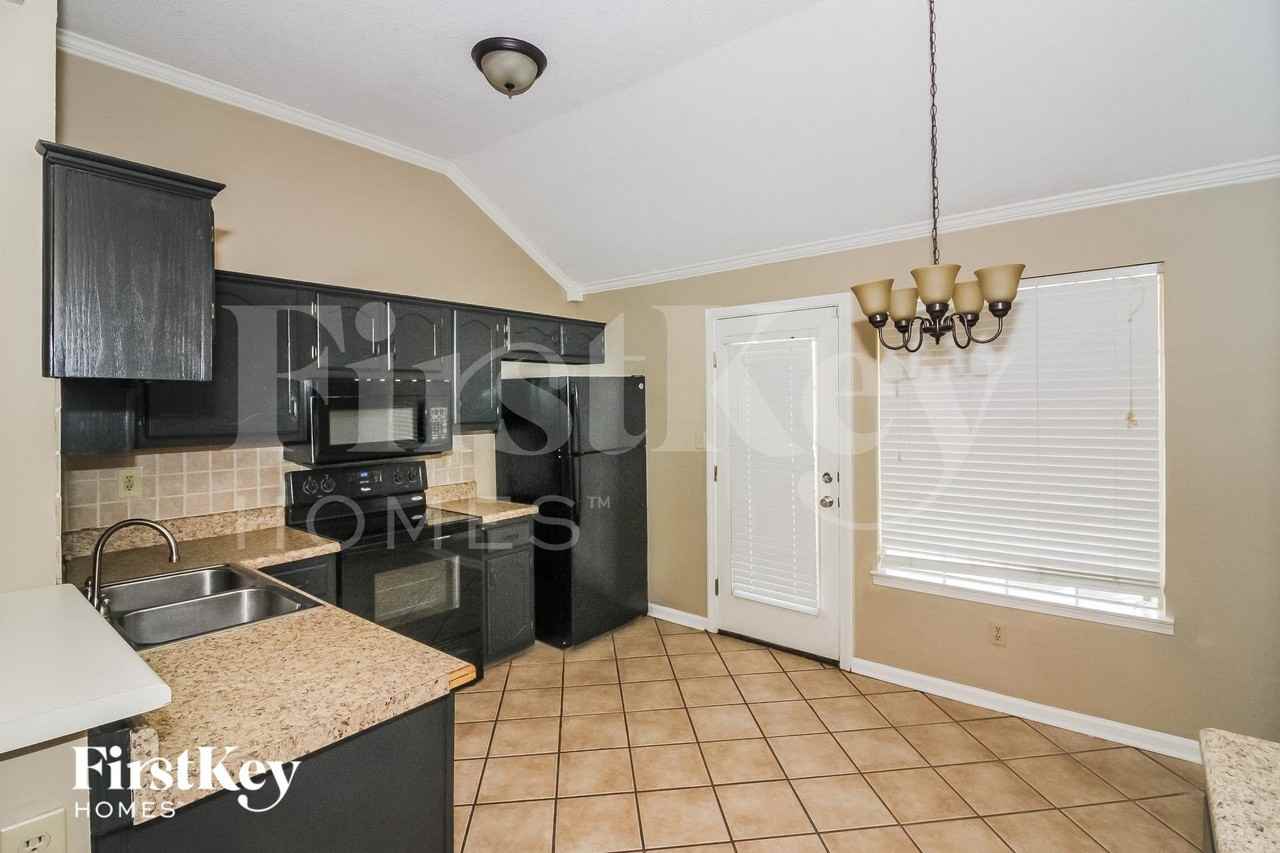 8954 Fulton Ln - Photo 6 of 15