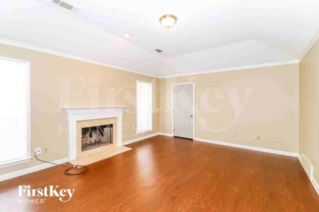 8930 Lake Springs Cv - Photo 4 of 16