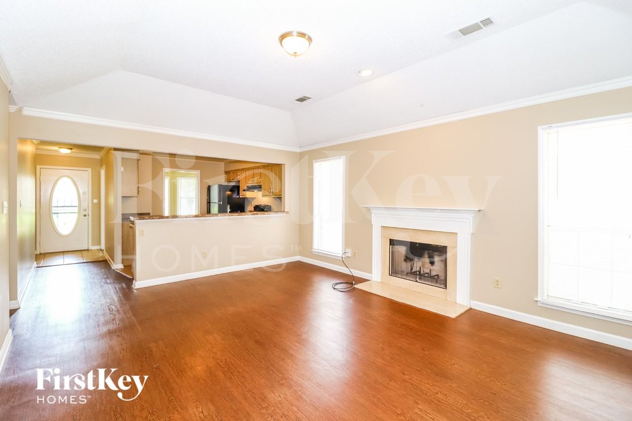 8930 Lake Springs Cv - Photo 5 of 16