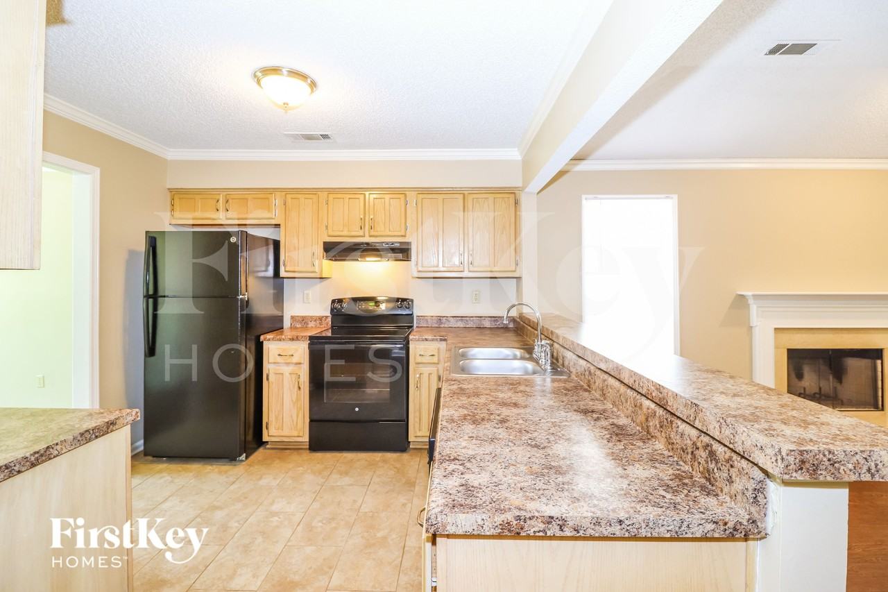 8930 Lake Springs Cv - Photo 6 of 16