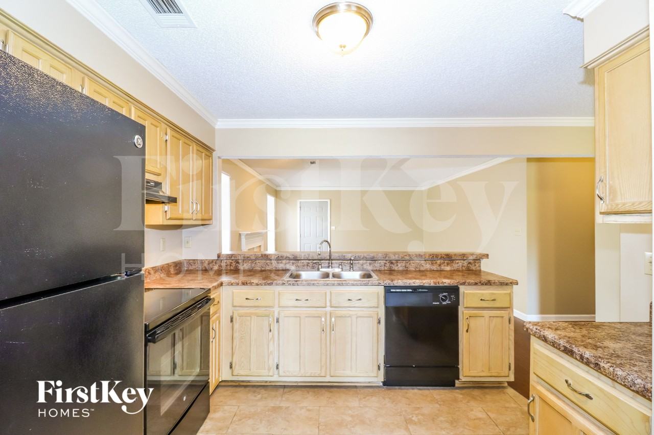 8930 Lake Springs Cv - Photo 7 of 16