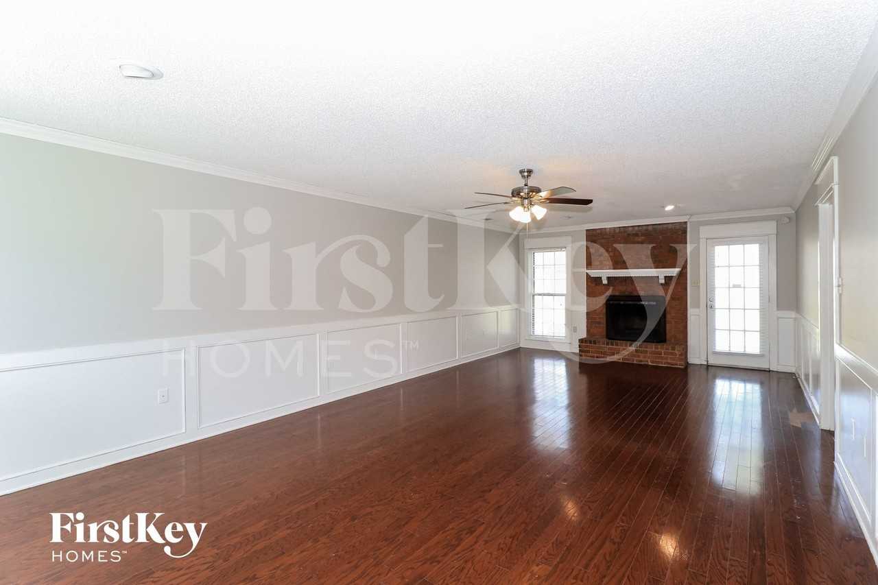 8688 Chimneyrock Blvd - Photo 3 of 15