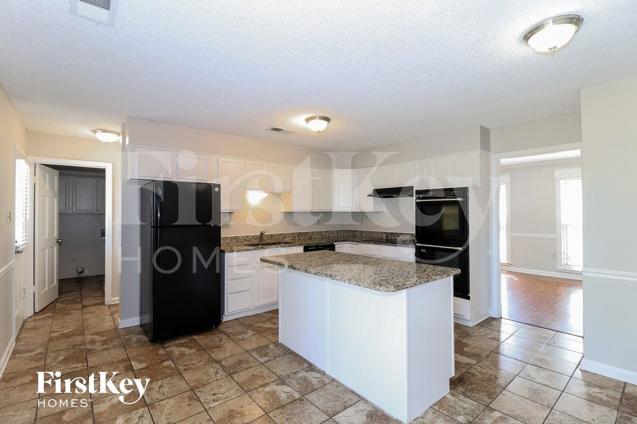 8688 Chimneyrock Blvd - Photo 5 of 15