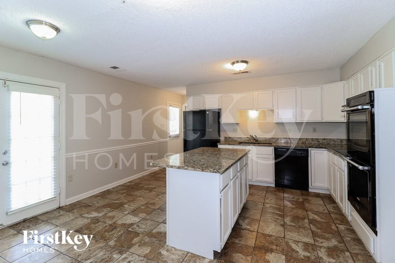 8688 Chimneyrock Blvd - Photo 6 of 15