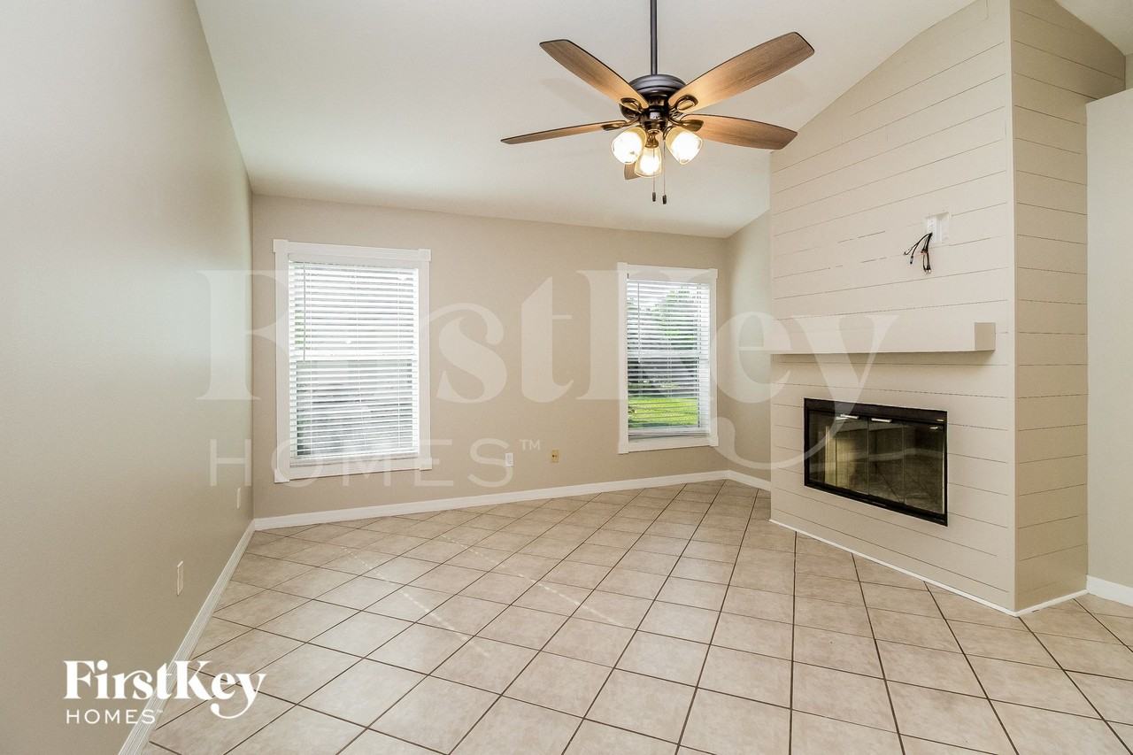 813 Arbor Hill Cir - Photo 2 of 15