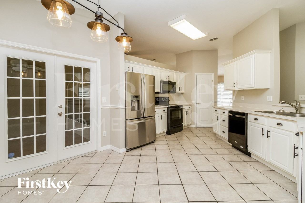 813 Arbor Hill Cir - Photo 4 of 15