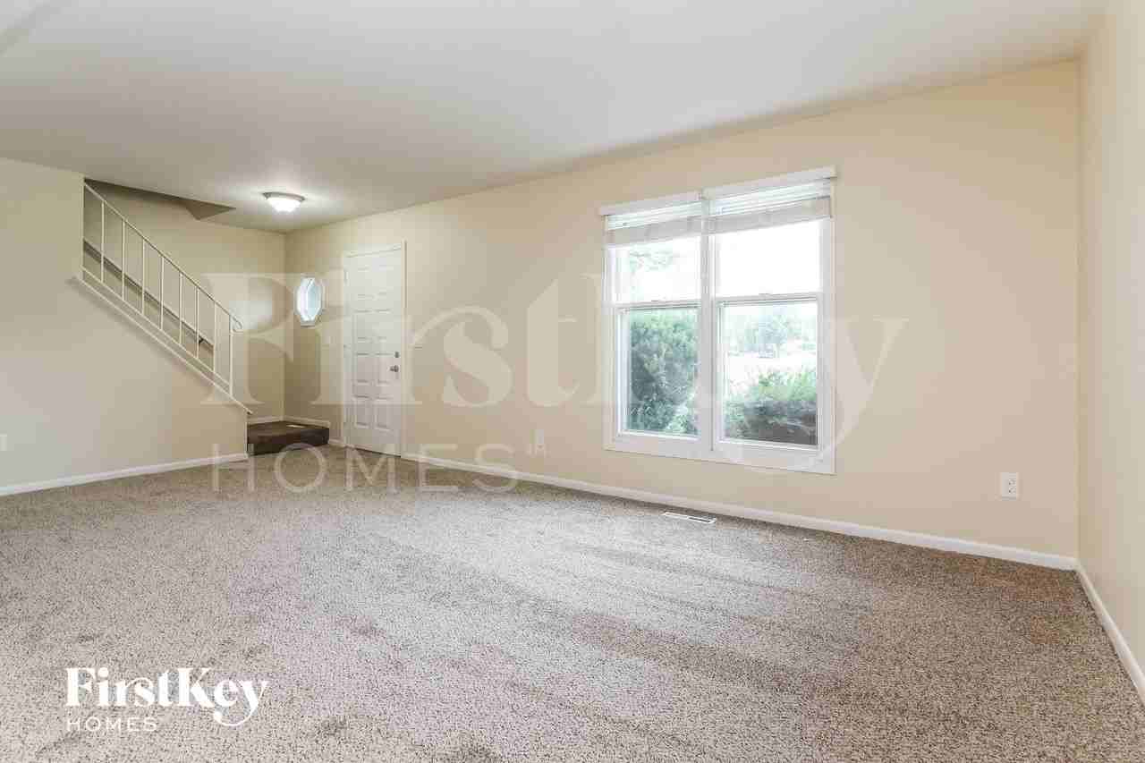 800 Shady Ln - Photo 4 of 15