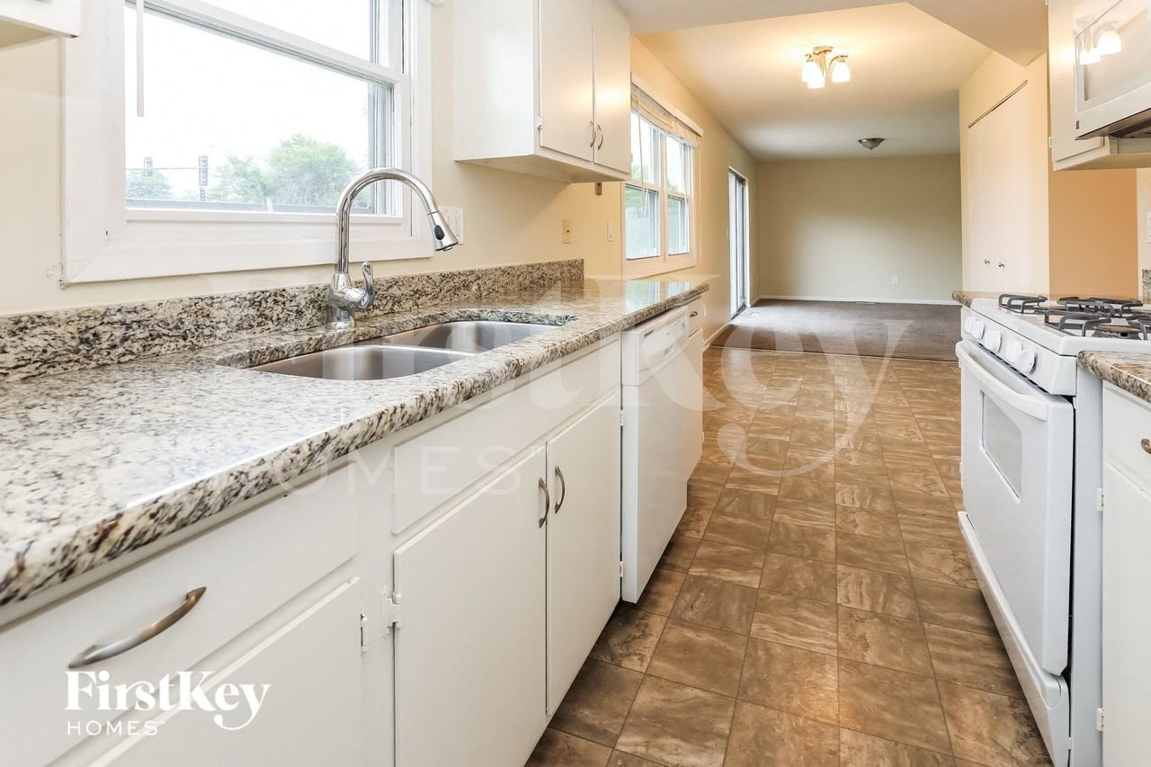 800 Shady Ln - Photo 7 of 15