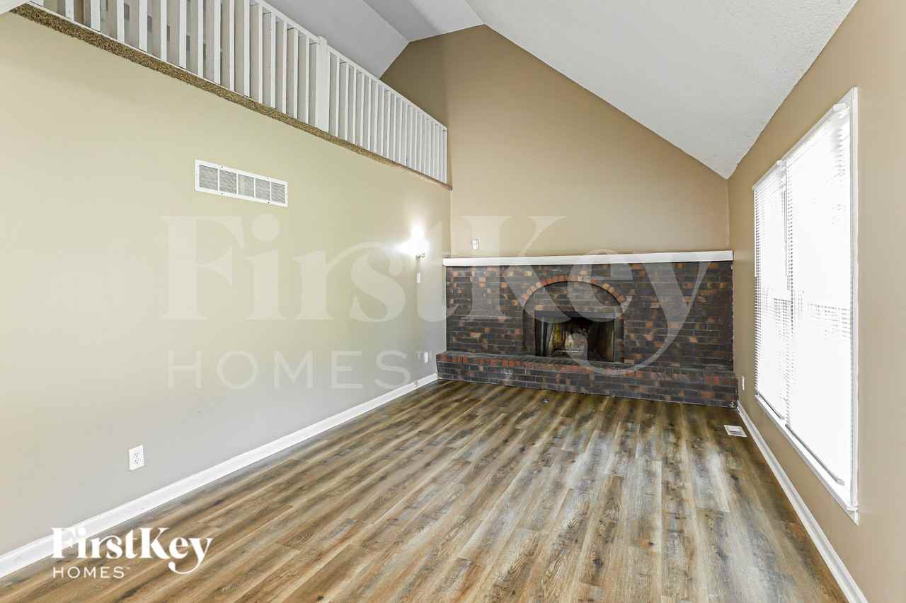 7714 Nw 69th Ter - Photo 2 of 19