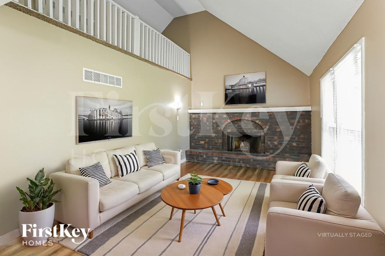7714 Nw 69th Ter - Photo 3 of 19