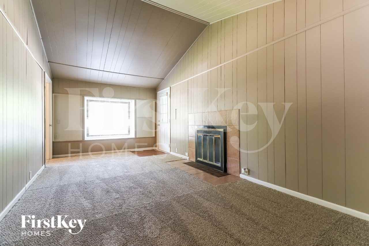 67 Austin Ave - Photo 4 of 16