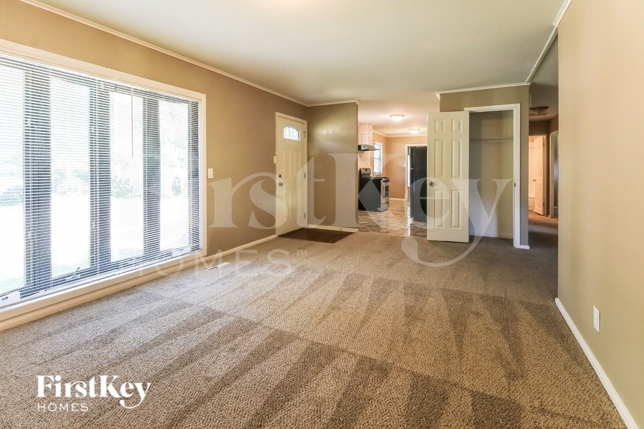 67 Austin Ave - Photo 5 of 16