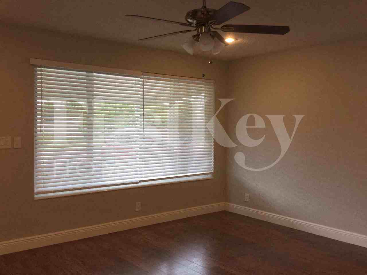6521 Roosevelt St - Photo 4 of 29