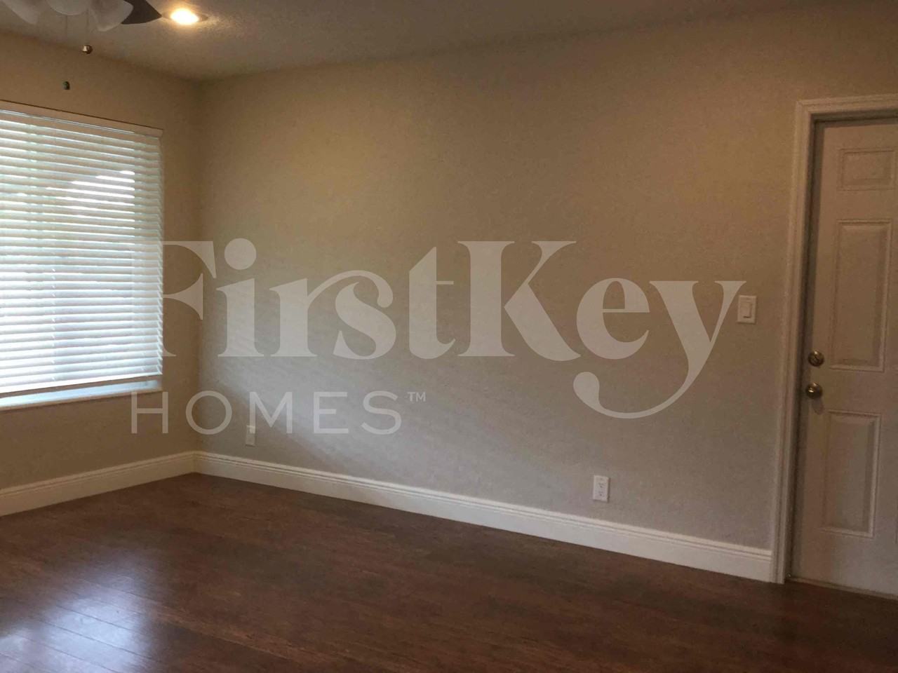 6521 Roosevelt St - Photo 5 of 29