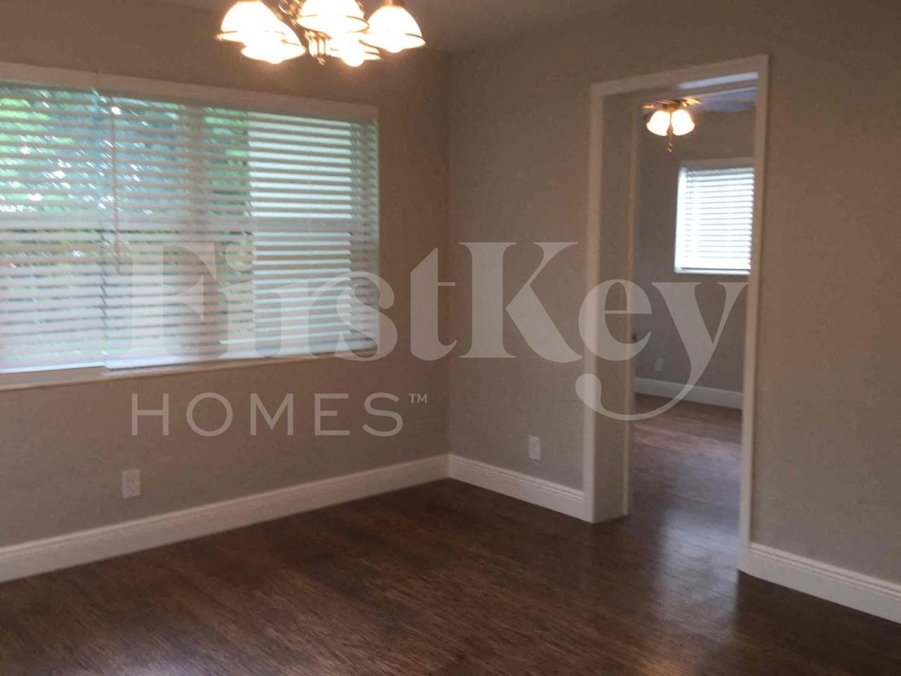 6521 Roosevelt St - Photo 7 of 29