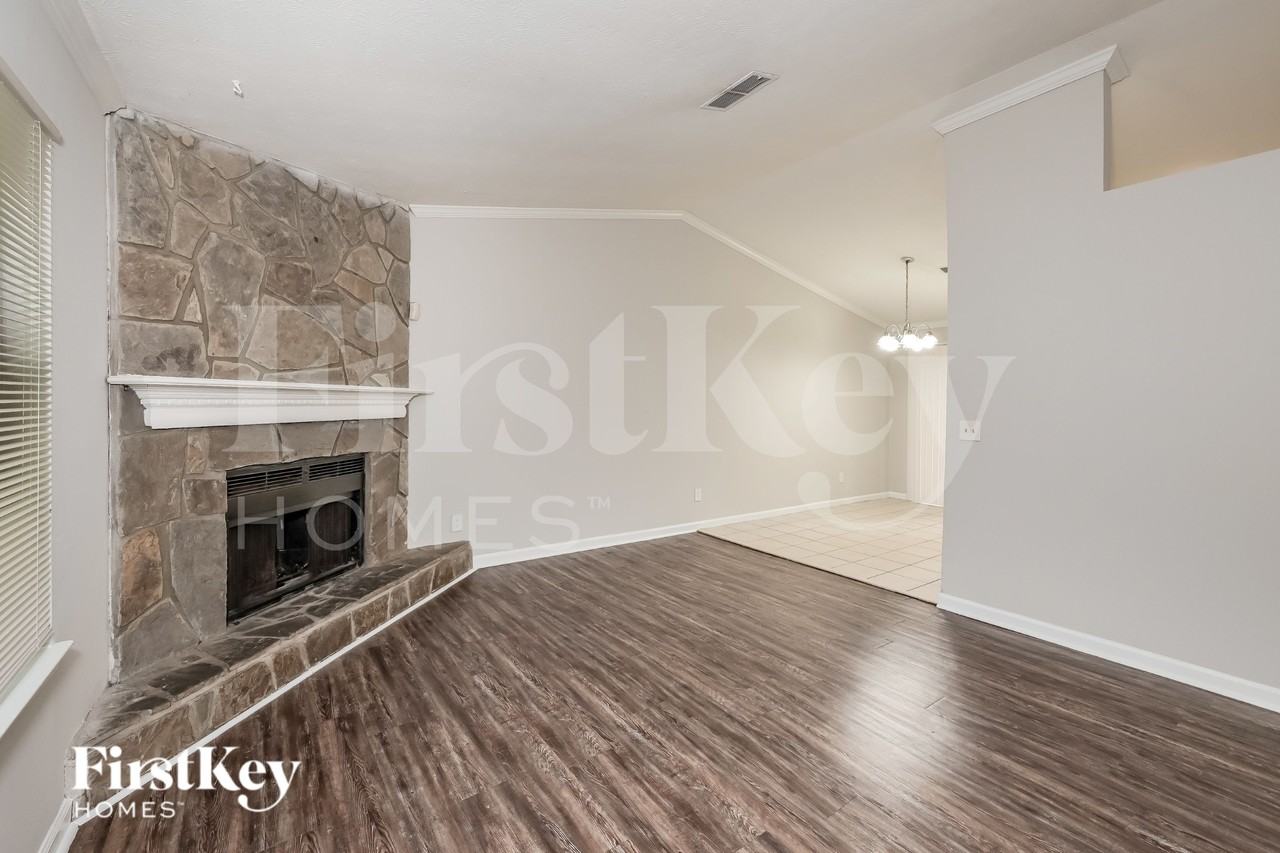 652 Sunfield Dr Nw - Photo 4 of 17