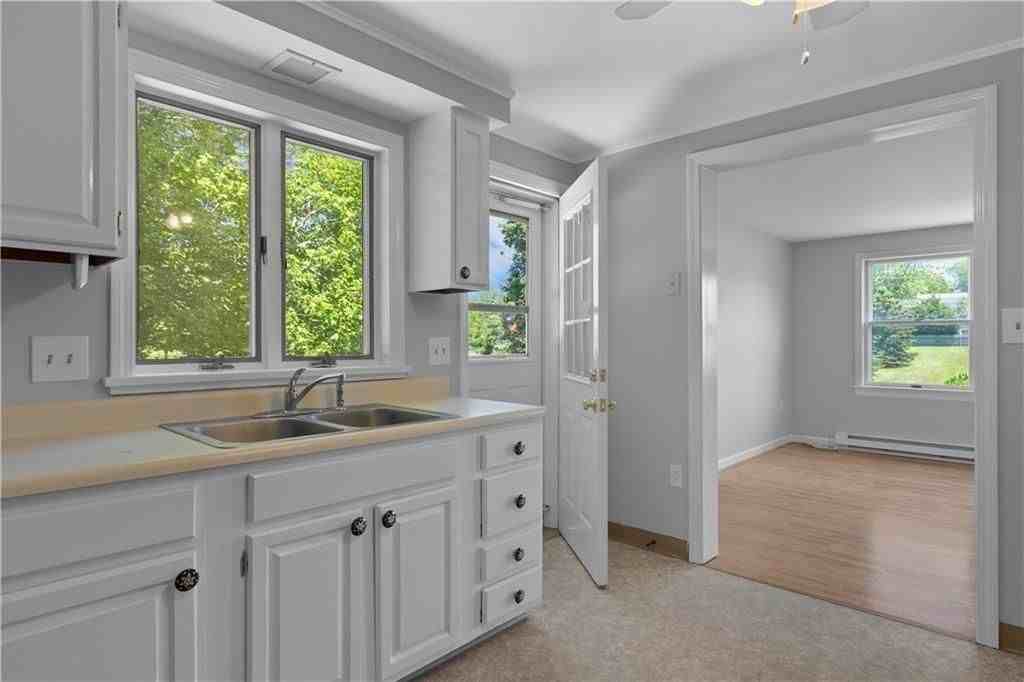 32 Prince Henry Ave - Photo 5 of 19