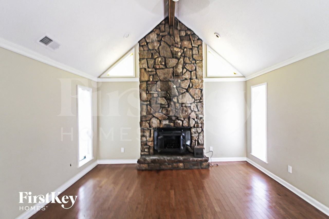 5979 Rosewind Cir W - Photo 2 of 15