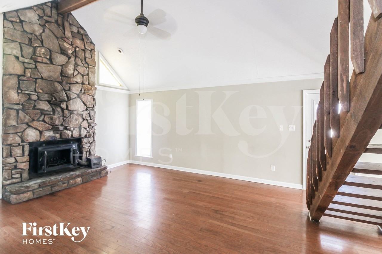 5979 Rosewind Cir W - Photo 4 of 15