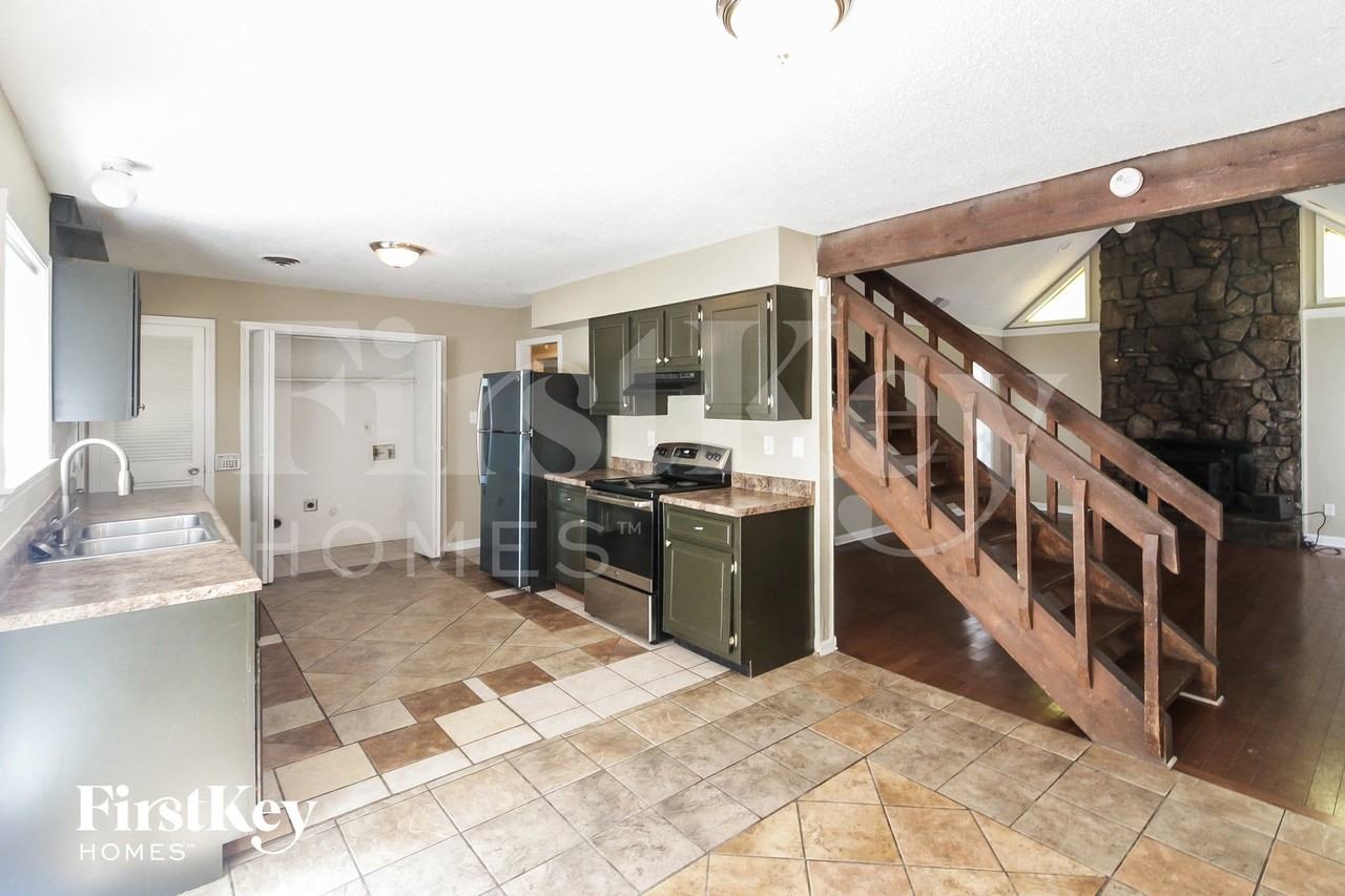 5979 Rosewind Cir W - Photo 5 of 15