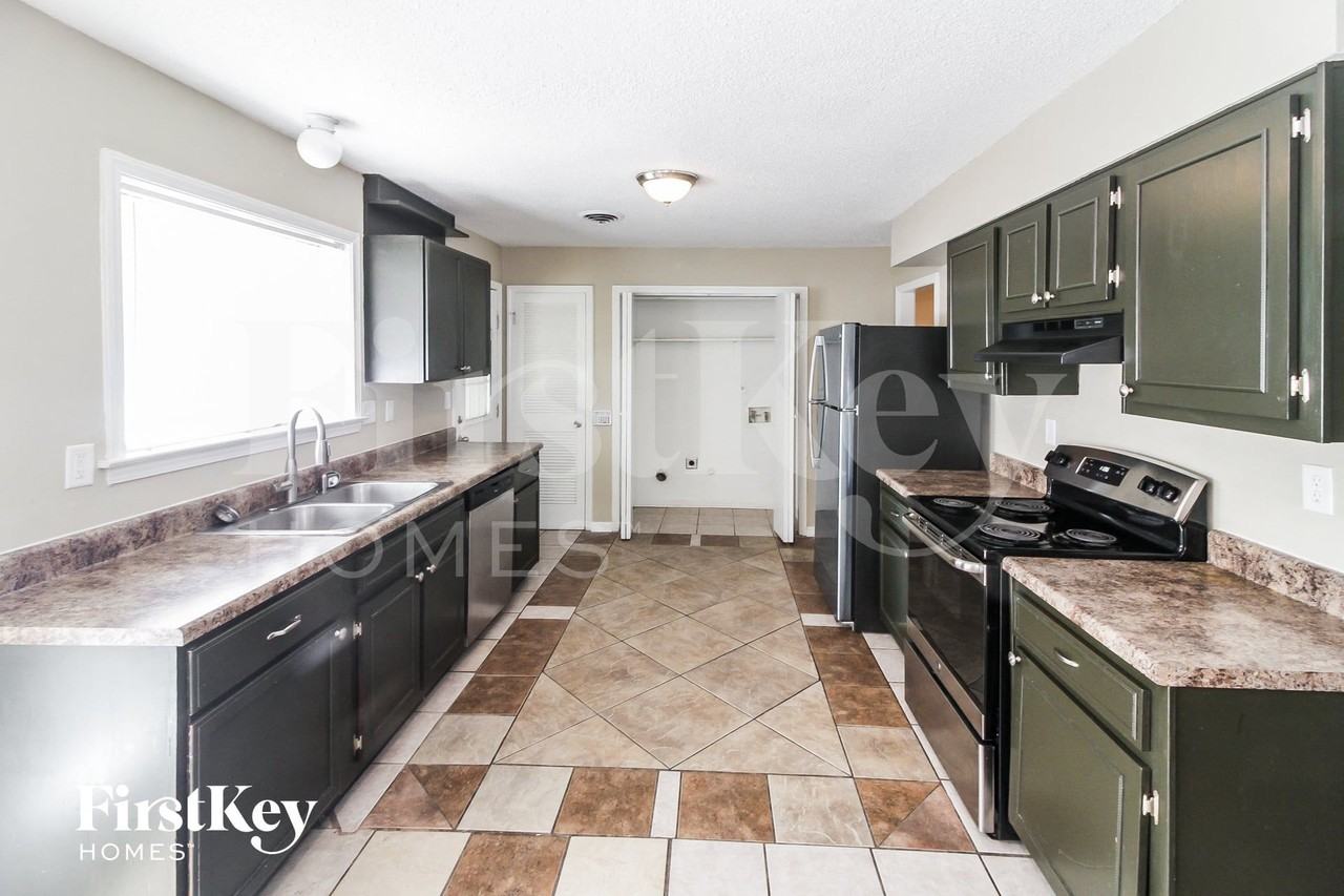 5979 Rosewind Cir W - Photo 6 of 15