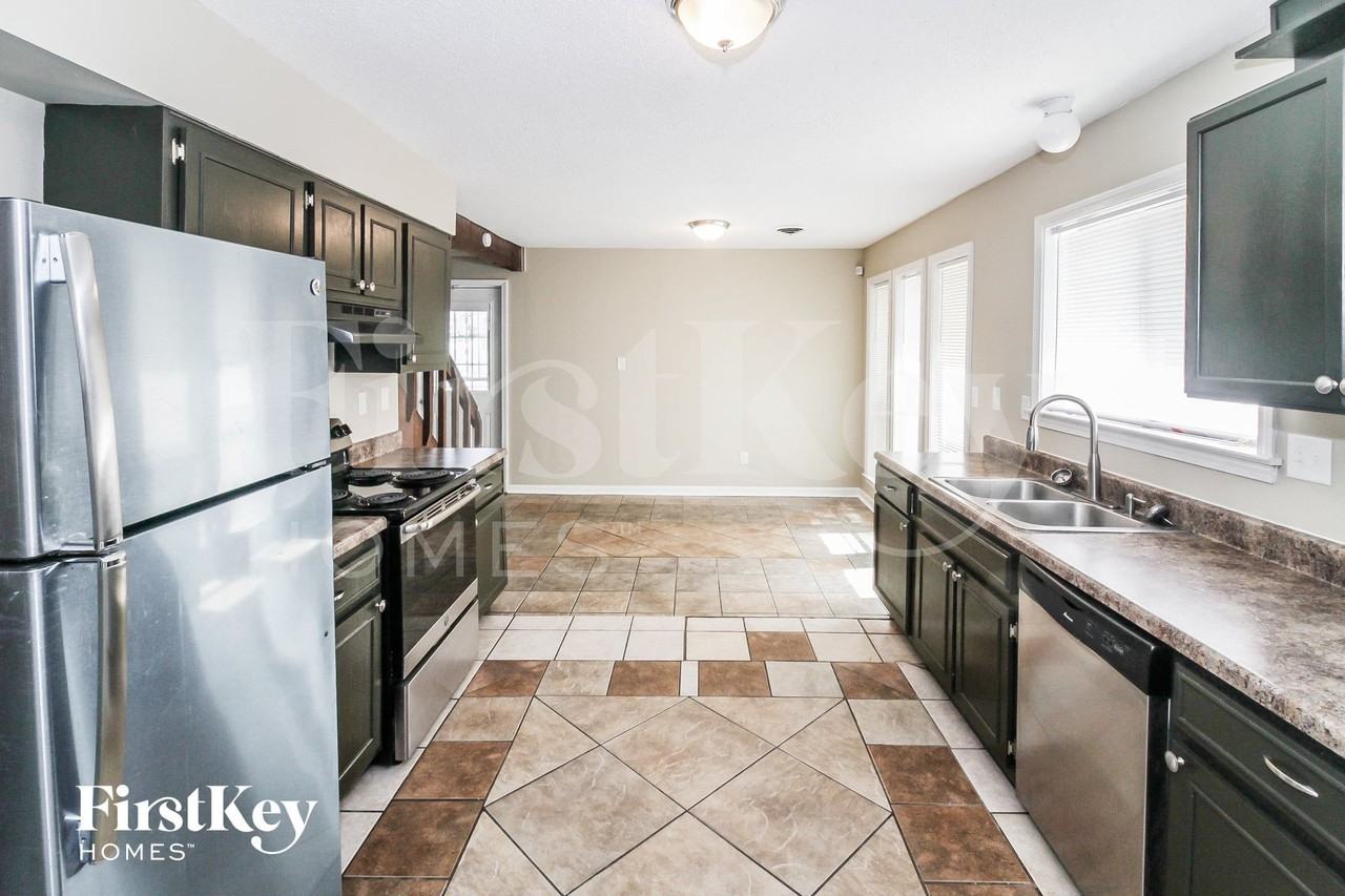 5979 Rosewind Cir W - Photo 7 of 15